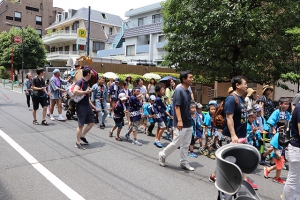 山車を曳く子ども達⑤