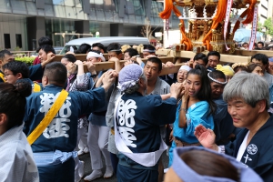 町内渡御　麹西連神輿