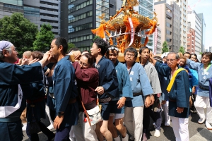 町内渡御　麹西連神輿