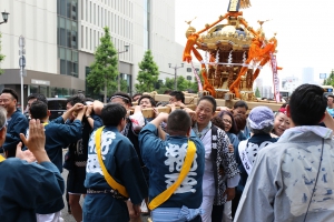 町内渡御　麹西連神輿①