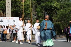 第三梯団：禰宜、竹棹持