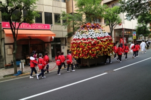 山車2：坂道は大変