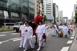 馬の後ろは必ず清掃する方が...