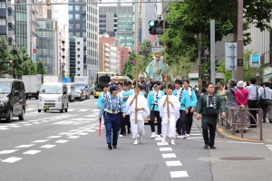 御幣を担ぐ猿山車