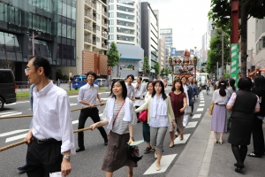 地域の企業からも御列に参加