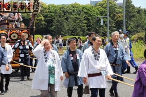 大変な蒸し暑さでお疲れの様子