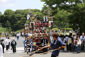 東郷元帥山車も国立劇場に到着です