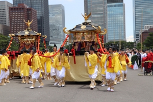 御鳳輦二基・宮神輿一基が駐輦祭