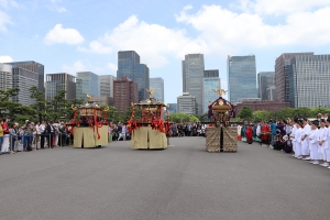 御鳳輦二基・宮神輿一基が駐輦祭