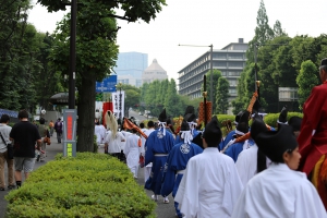 日比谷を後にして潮見坂を上る