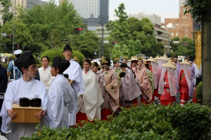 日比谷を後にして潮見坂を上る