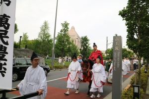 祭礼行列が次々の山王に戻ってきました