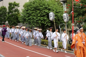 山王坂を下る御列