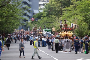 清水谷公園前は壮観です