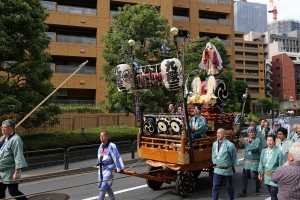 総漆塗りの美しい山車