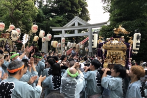 既に熱く盛り上がっています
