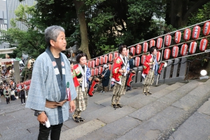 手古舞と警護