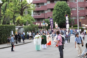 神職と糀町惣町旗