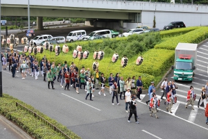 手古舞につづき高張提灯