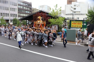 町内渡御　神輿①