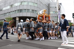 町内渡御　日テレ前②