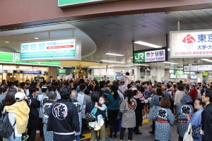 市ヶ谷駅　神輿繰り込み①