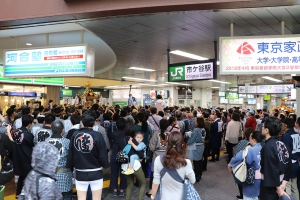 市ヶ谷駅　神輿繰り込み②