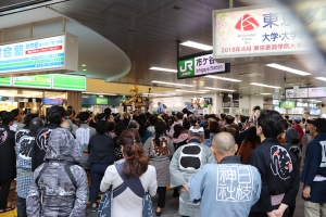 市ヶ谷駅　神輿繰り込み③