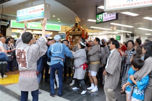 市ヶ谷駅　神輿繰り込み④