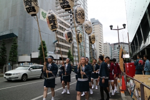 町内渡御　麹町四丁目神酒所からスタート