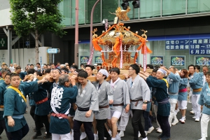 町内渡御　麹町大通り
