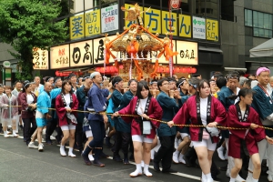 警護の上智大学学生さん