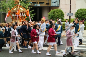 町内渡御　紀尾井町通り